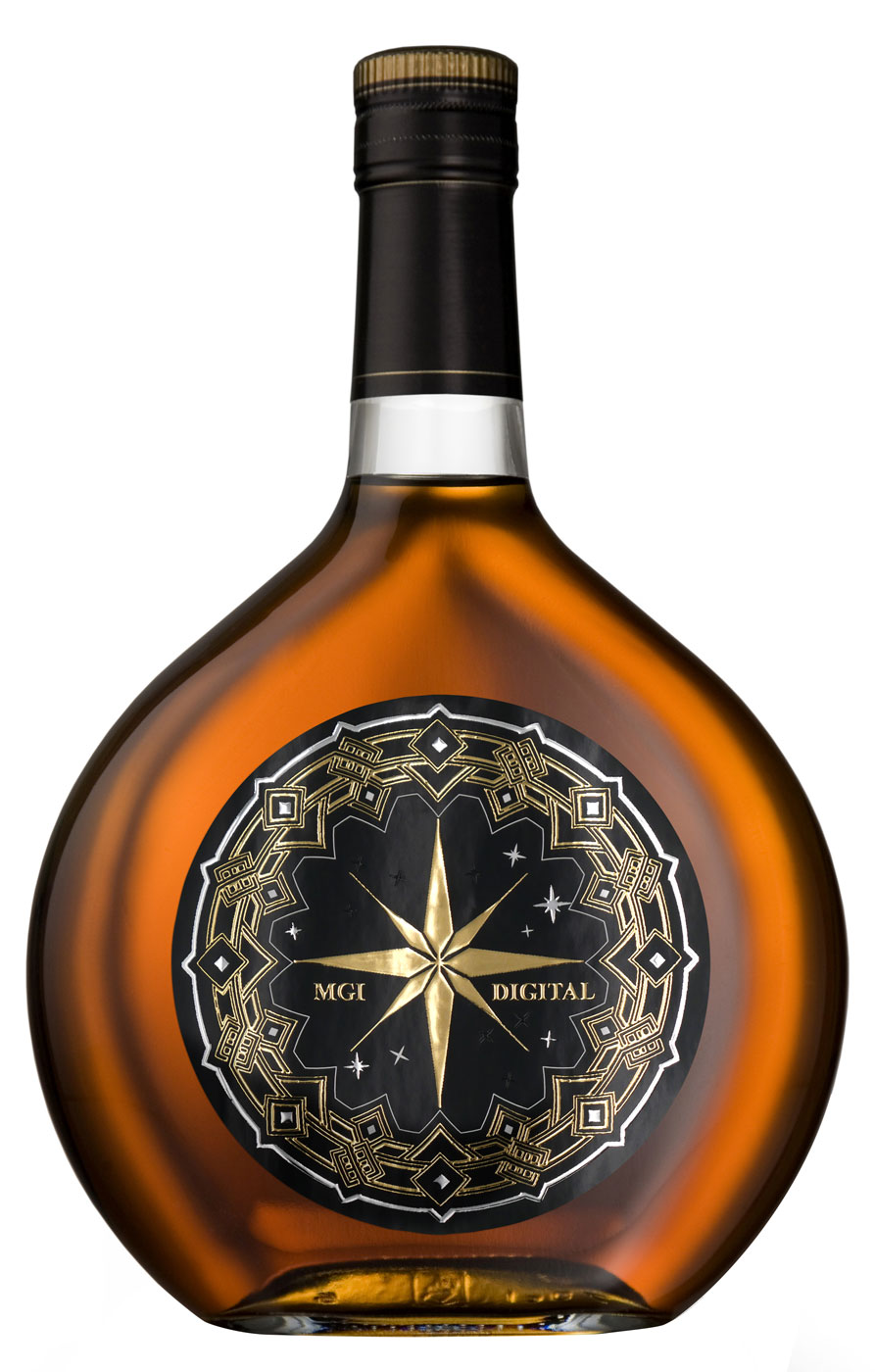 Photo d'étiquettes de cognac, avec des motifs fins géométriques, ennoblie en dorure et vernis - impression et embellissement sur une presse MGI Digital Technology