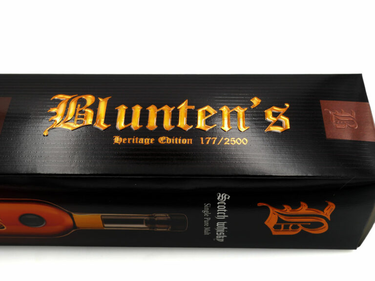 Photo de packaging de whisky noir avec dorure - ennoblissement sur JETvarnish de MGI