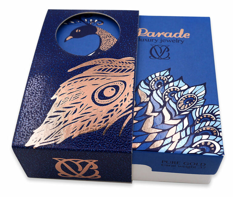 Packaging de bijoux bleu orné d'un paon - imprimé ennoblissement sur JETvarnish de MGI